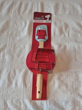 Peanuts silicone spatula & cookie cutter set New other Peanuts items to bundle